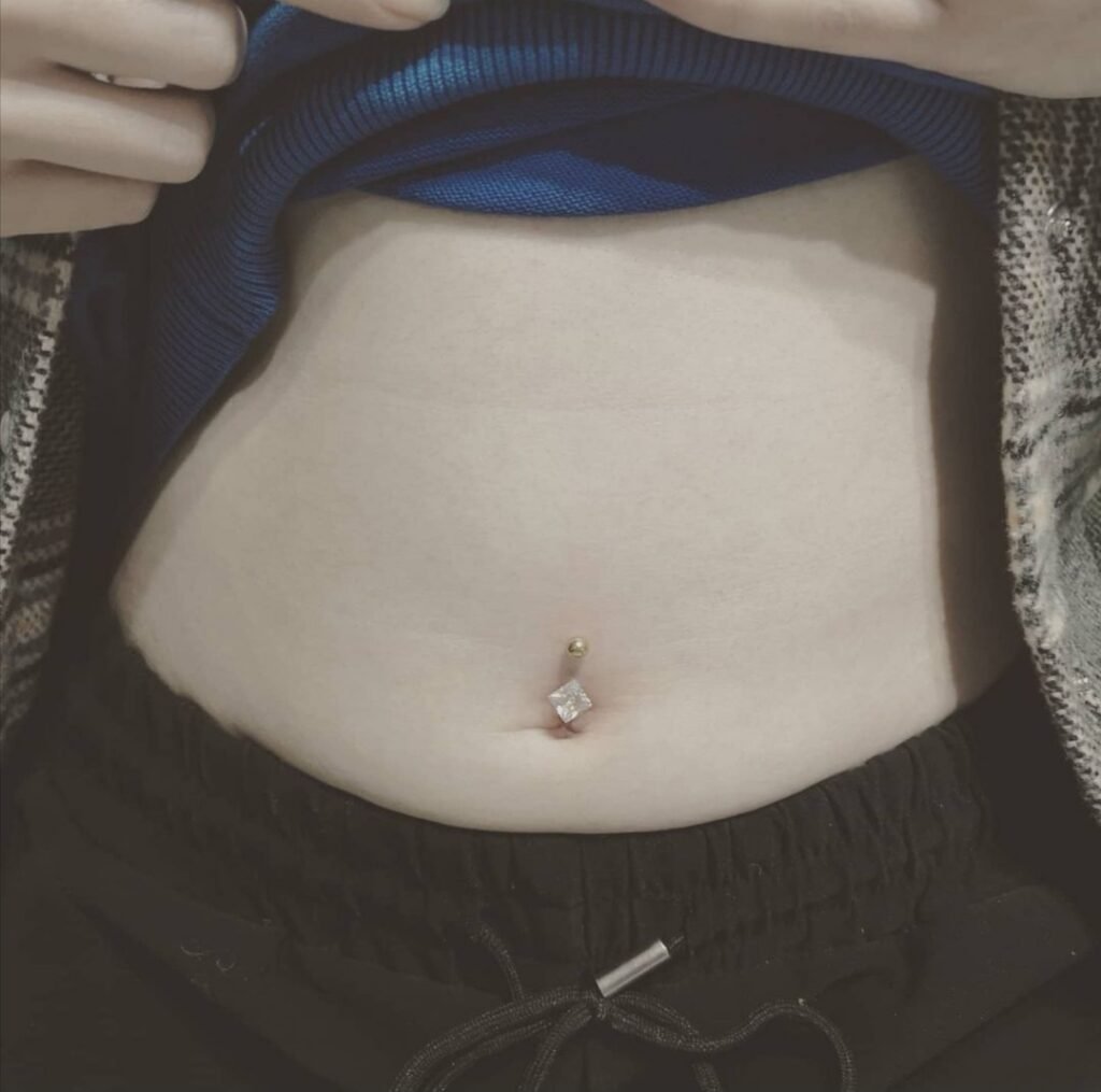 Belly piercing